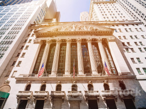 US stocks fall as IT outage adds to angst