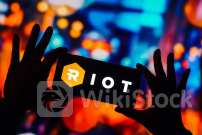 Best Performing Mid Cap Stock In The Last Week - VF (NYSE:VFC), Riot Platforms (NASDAQ:RIOT)