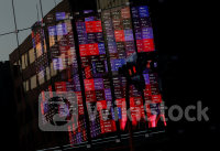 日経平均は続落で寄り付く、米株安の流れ引き継ぐ