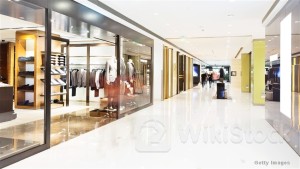＜Research＞UBS Downgrades HANG LUNG PPT, CR MIXC to Neutral, Citing Slowing Luxury Retail Sales in CN