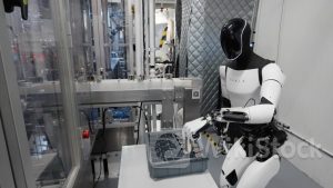 TSLA｜特斯拉第二季純利遜預期 盤後股價跌2%