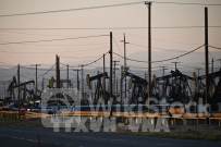 Giá dầu trượt xuống mức thấp nhất 6 tuần do triển vọng tích cực của Gaza