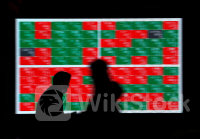 日経平均は下げ幅を拡大し1000円超安、ハイテク株が主導 内需の一角はプラス転換