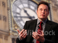 特斯拉(TSLA.US)股东力挺马斯克50亿美元巨资豪赌xAI 全自动驾驶未来可期？