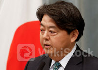 引き続き緊張感持ち動向注視と官房長官、日経平均が今年最大の下落