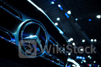 メルセデス・ベンツ、乗用車部門の24年利益率見通し下方修正