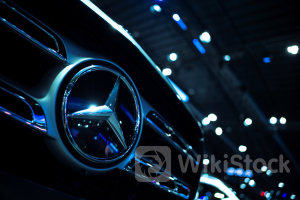 メルセデス・ベンツ、乗用車部門の24年利益率見通し下方修正