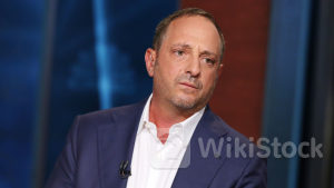 美股焦點｜美監管機構起訴著名沽空機構創辦人 指其藉操縱市場獲利逾2000萬美元