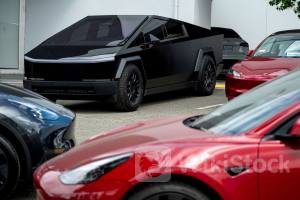 Kinh tế Âu - Mỹ trái chiều