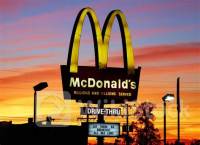 财报前瞻 | 通胀承压下麦当劳(MCD.US)年内已跌15% 今夜Q2财报能否“力挽狂澜”？