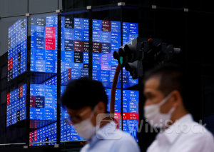 日経平均は反落で寄り付く、指数寄与度大きい銘柄が安い