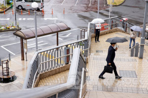 失業率6月は2.5%に改善、人手不足 有効求人倍率1.23倍に小幅低下