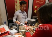 Giá vàng cùng đi xuống, thương hiệu SJC lùi về mốc 79 triệu đồng mỗi lượng