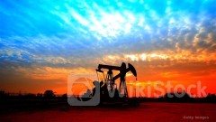 3 Major Oil Stocks Decline in Early Session; PETROCHINA (00857.HK) Now Slumps 3%+