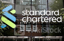 英スタンチャート、15億ドルの自社株買い発表 利益予想引き上げ