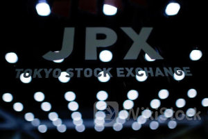 日経平均は反落で寄り付く、米ハイテク株安と円高で 一時500円超安